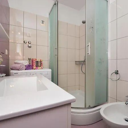Apartment Fuer Fuenf Personen Im Ersten Stock Vir