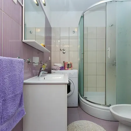 Apartment Fuer Fuenf Personen Im Ersten Stock *