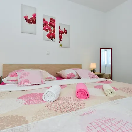 Apartment Fuer Fuenf Personen Im Ersten Stock