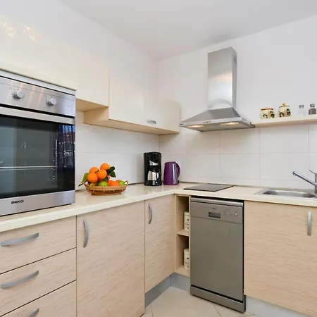 Apartment Fuer Fuenf Personen Im Ersten Stock Vir