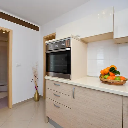 Fuer Fuenf Personen Im Ersten Stock Apartment Vir