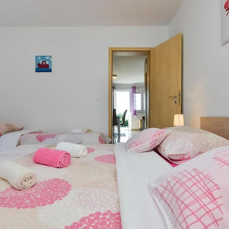 Apartment Fuer Fuenf Personen Im Ersten Stock