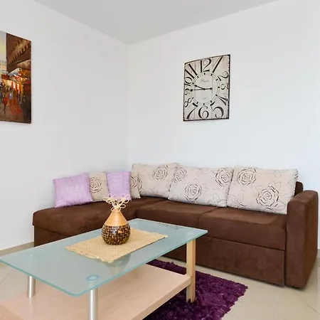 Appartement Fuer Fuenf Personen Im Ersten Stock